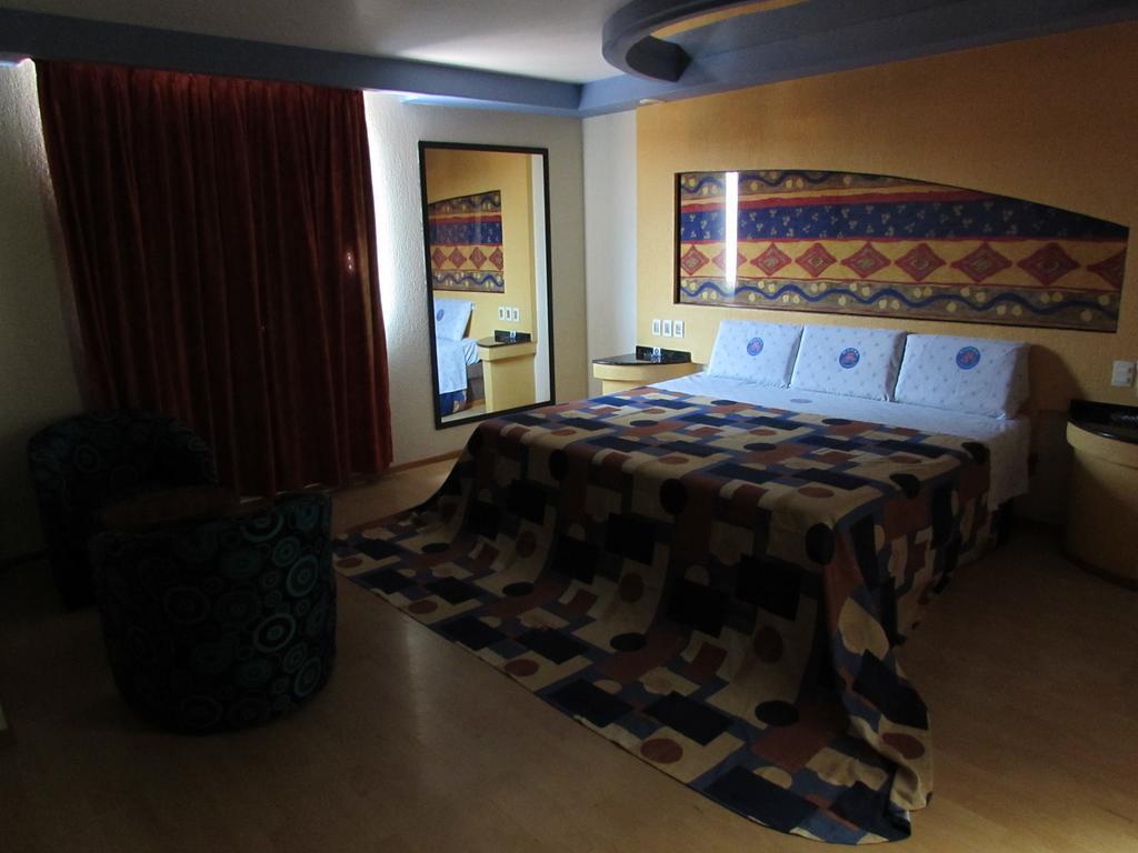 Motel Gran Vallarta (Adults Only) เคลาญา ภายนอก รูปภาพ